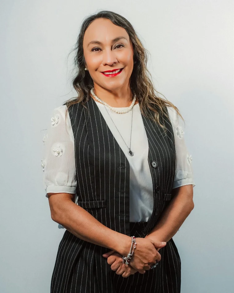 Dra. Karla Martínez Floes